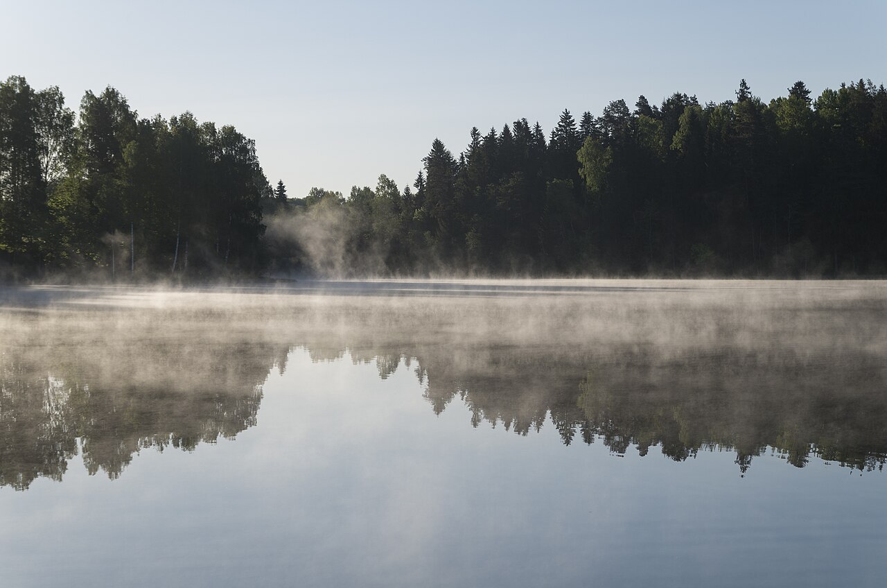 Rīta migla virs Ievas ezera