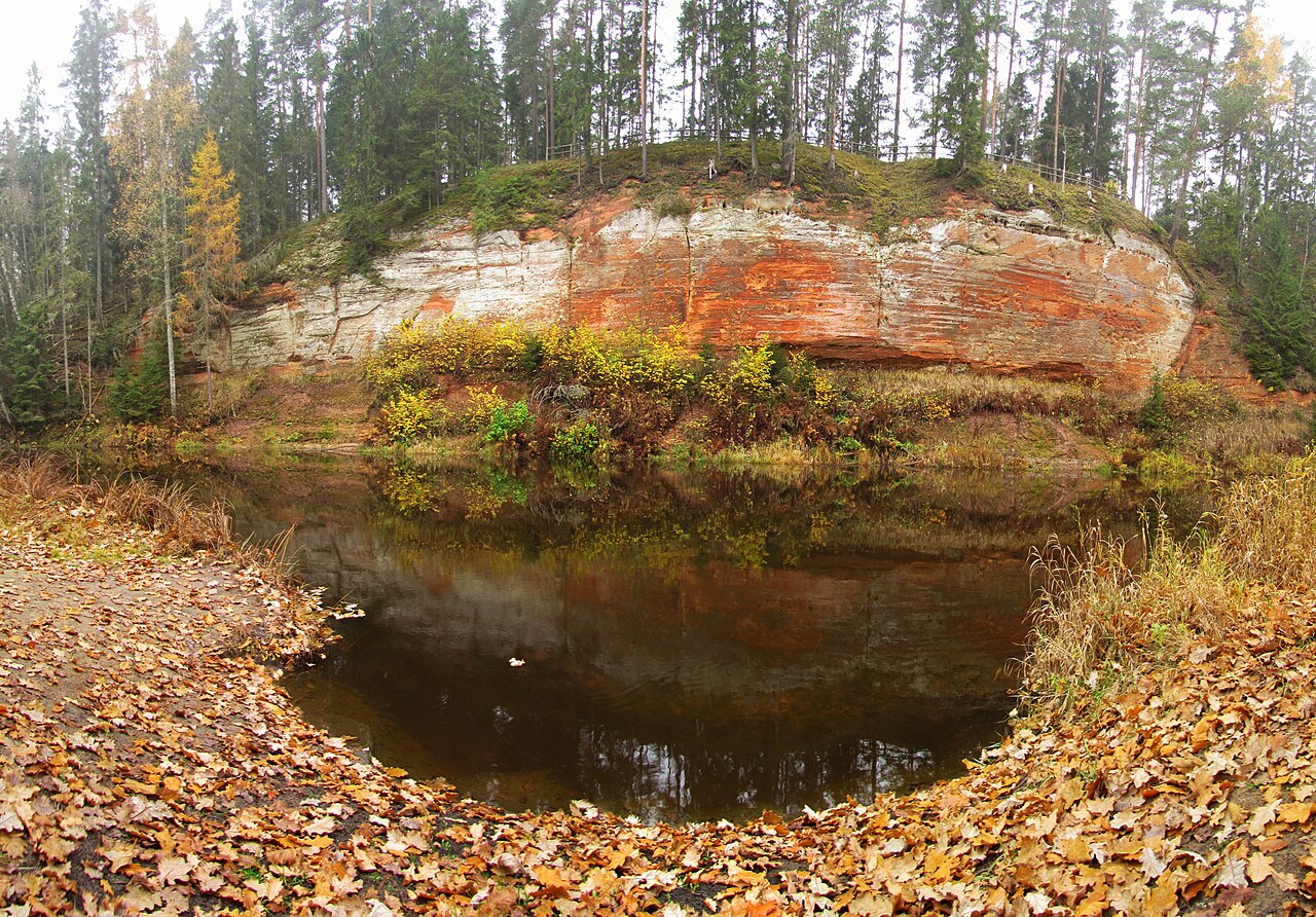 Skaņaiskalns pie Salacas rudenī